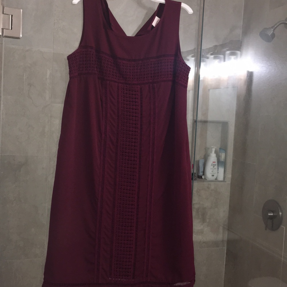 Sleeveless maroon dress